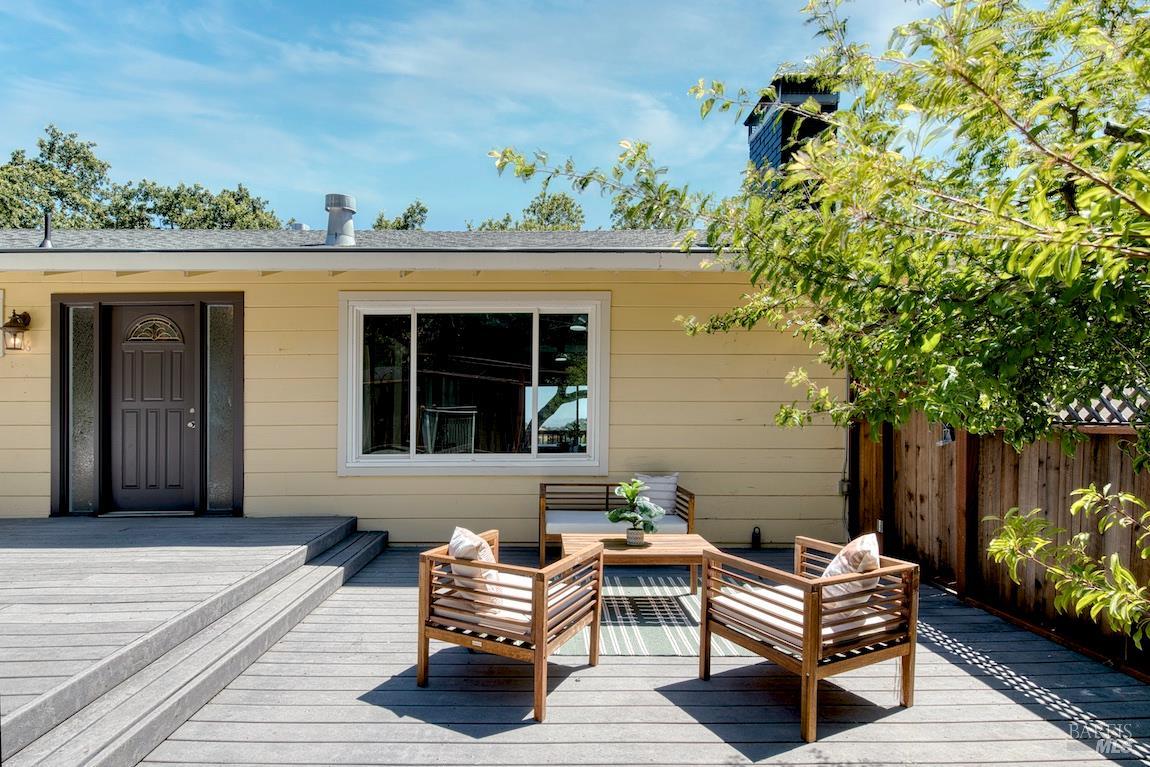 Detail Gallery Image 16 of 54 For 76 Oak Springs Dr, San Anselmo,  CA 94960 - 5 Beds | 3/1 Baths