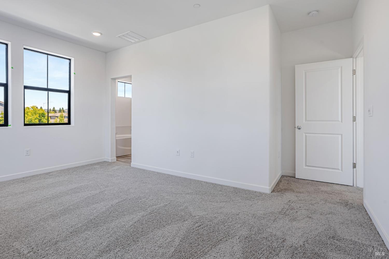 Detail Gallery Image 4 of 12 For 9037 Camino Colegio St, Rohnert Park,  CA 94928 - 4 Beds | 3 Baths