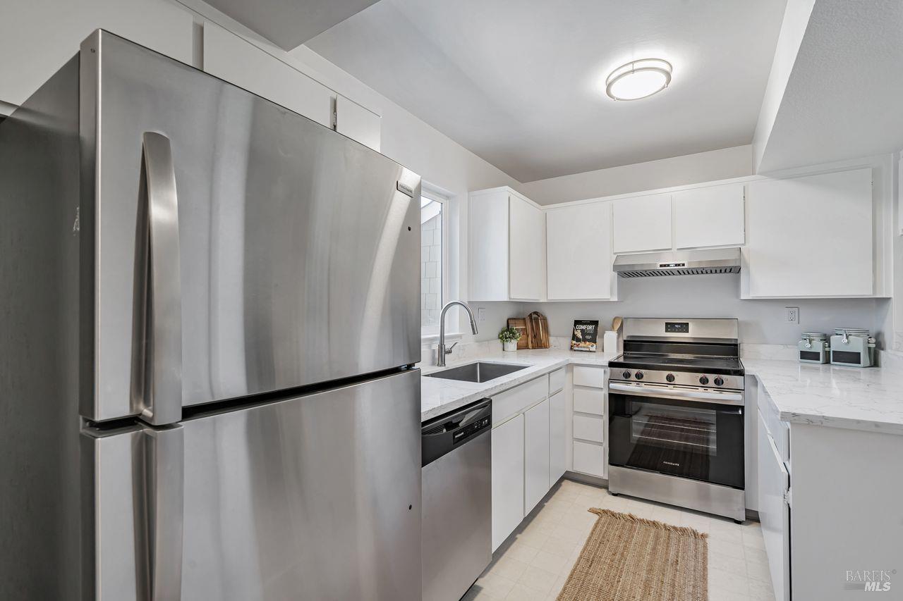 Detail Gallery Image 13 of 36 For 1267 Valley Oak Ct #F,  Novato,  CA 94947 - 3 Beds | 1/1 Baths