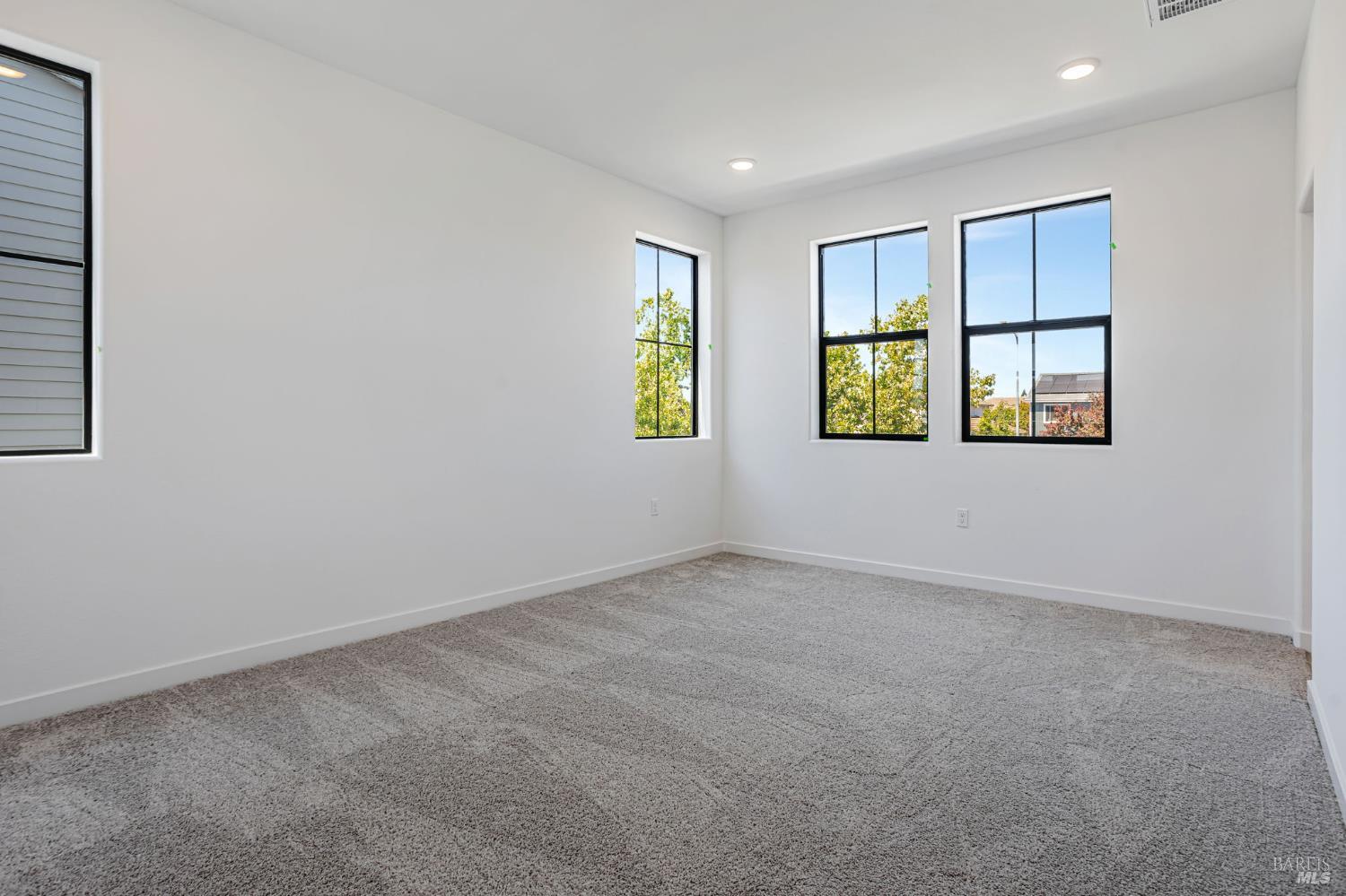 Detail Gallery Image 5 of 12 For 9037 Camino Colegio St, Rohnert Park,  CA 94928 - 4 Beds | 3 Baths