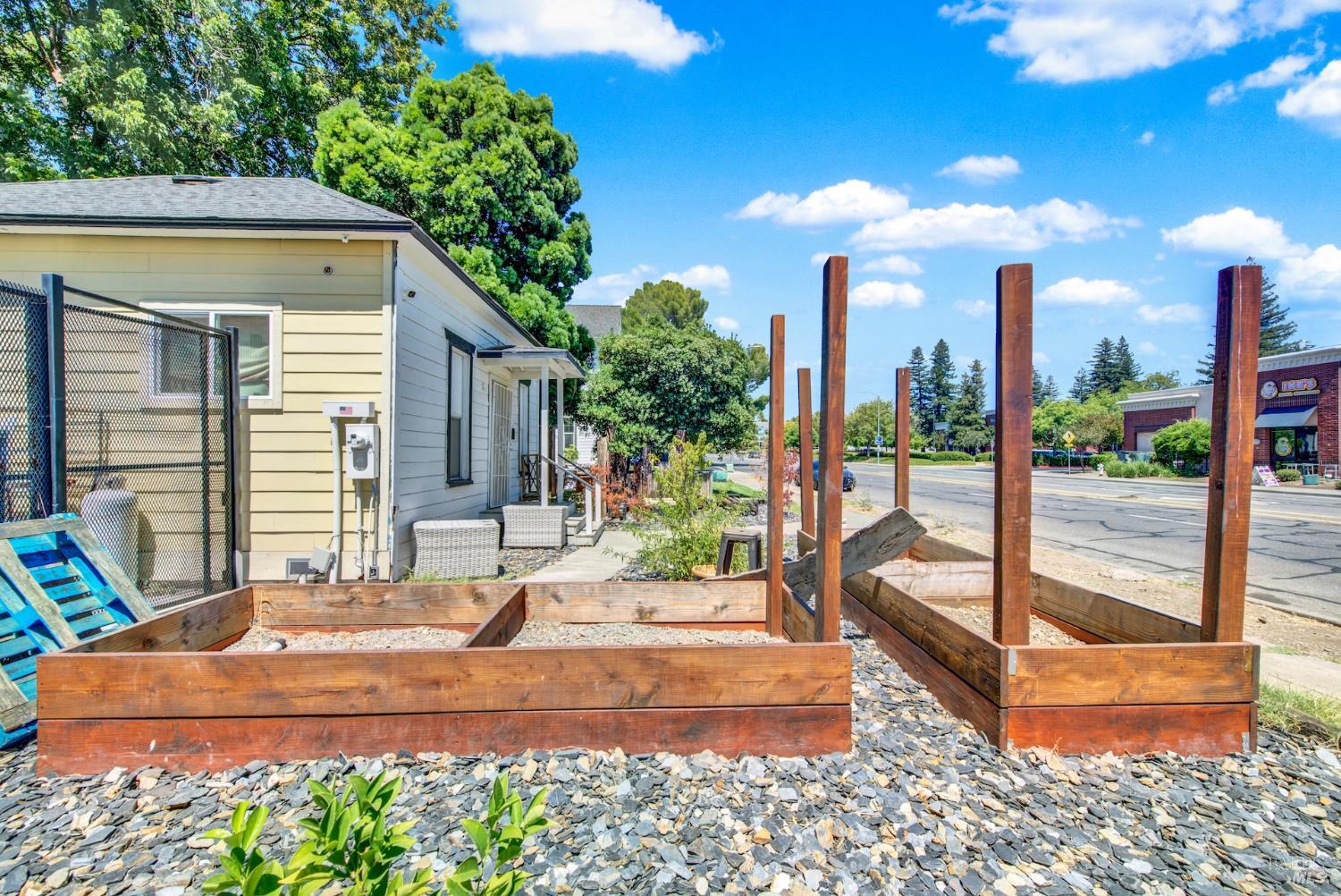 Detail Gallery Image 10 of 27 For 512 Davis St, Vacaville,  CA 95688 - 2 Beds | 2 Baths