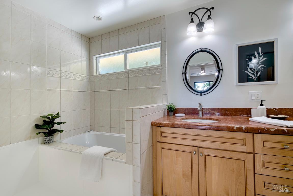 Detail Gallery Image 33 of 54 For 76 Oak Springs Dr, San Anselmo,  CA 94960 - 5 Beds | 3/1 Baths