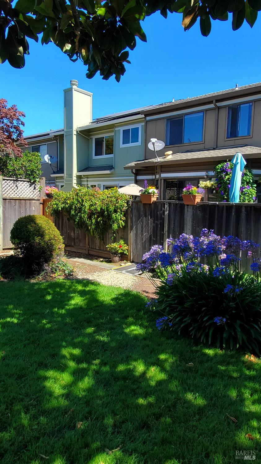 Detail Gallery Image 52 of 69 For 125 Spinnaker Point Dr, San Rafael,  CA 94901 - 2 Beds | 2 Baths