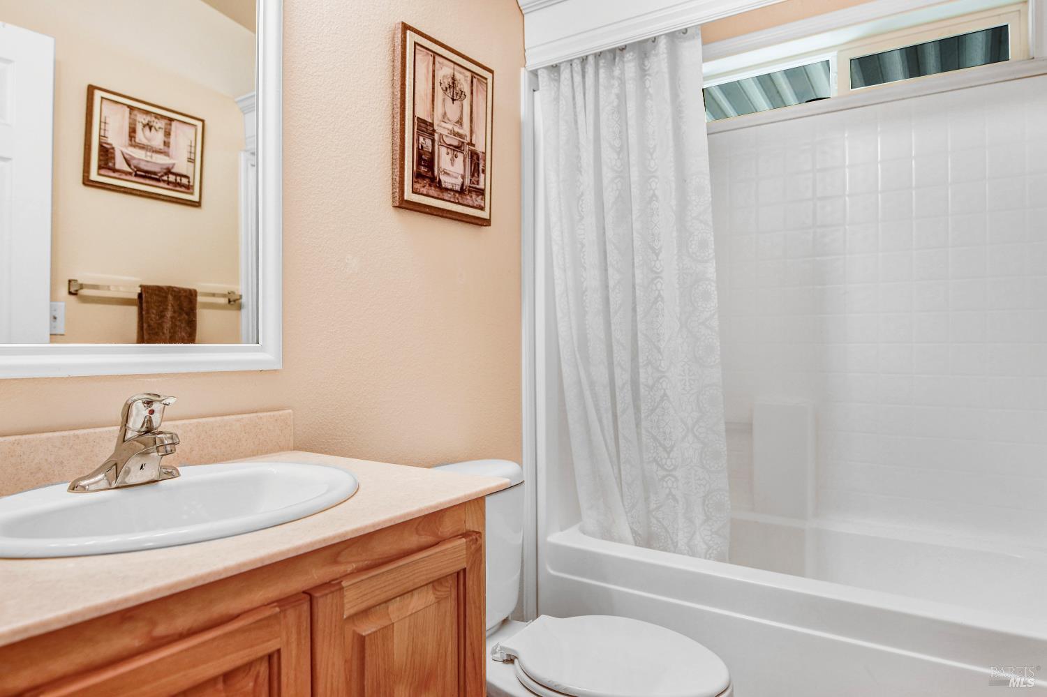 Detail Gallery Image 10 of 34 For 317 Tammy Way, Napa,  CA 94558 - 3 Beds | 2 Baths