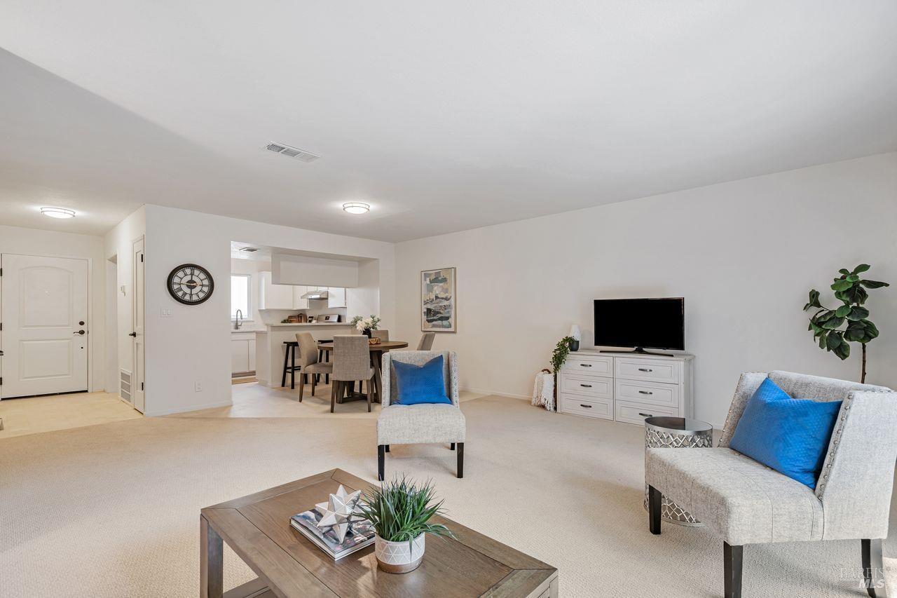 Detail Gallery Image 9 of 36 For 1267 Valley Oak Ct #F,  Novato,  CA 94947 - 3 Beds | 1/1 Baths