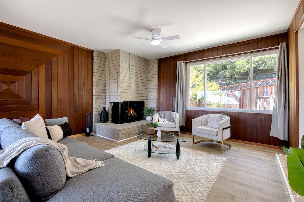 Detail Gallery Image 6 of 54 For 76 Oak Springs Dr, San Anselmo,  CA 94960 - 5 Beds | 3/1 Baths