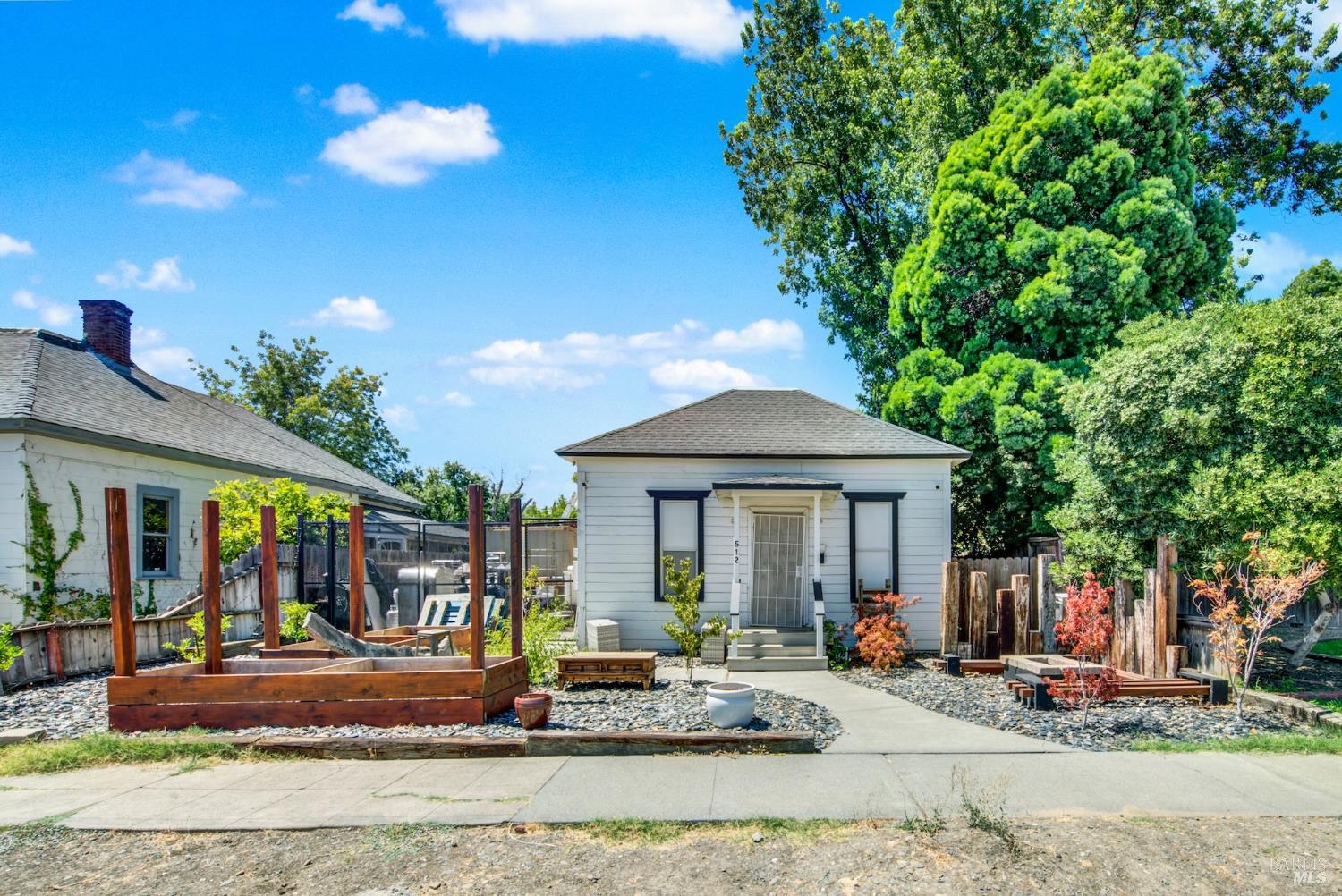 Detail Gallery Image 4 of 27 For 512 Davis St, Vacaville,  CA 95688 - 2 Beds | 2 Baths