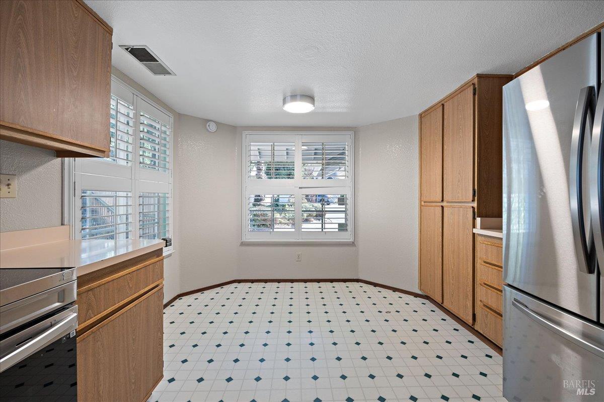 Detail Gallery Image 5 of 38 For 138 Compass Ct, Vallejo,  CA 94590 - 2 Beds | 1 Baths