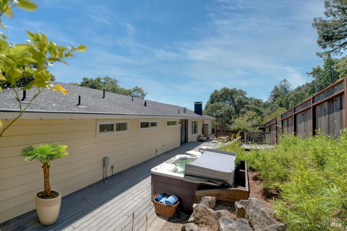 Detail Gallery Image 13 of 54 For 76 Oak Springs Dr, San Anselmo,  CA 94960 - 5 Beds | 3/1 Baths