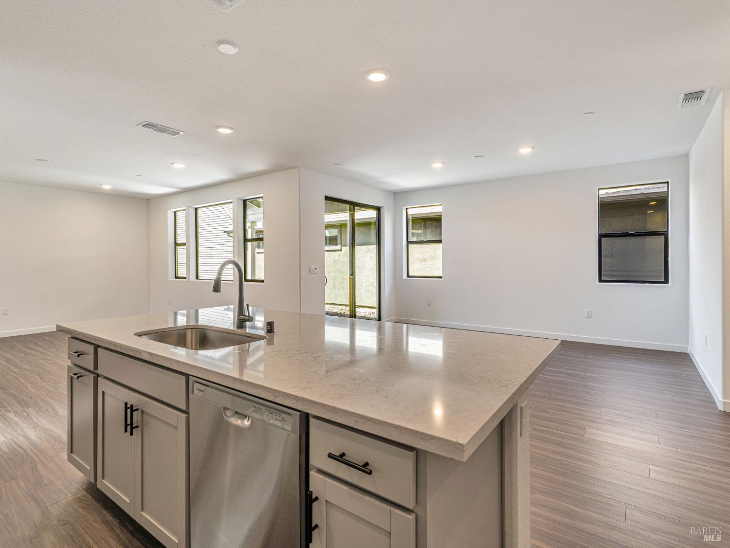 Detail Gallery Image 4 of 11 For 9029 Camino Colegio Rd, Rohnert Park,  CA 94928 - 4 Beds | 3 Baths