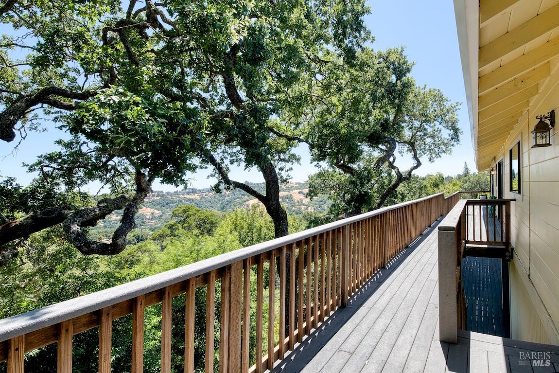 Detail Gallery Image 22 of 54 For 76 Oak Springs Dr, San Anselmo,  CA 94960 - 5 Beds | 3/1 Baths