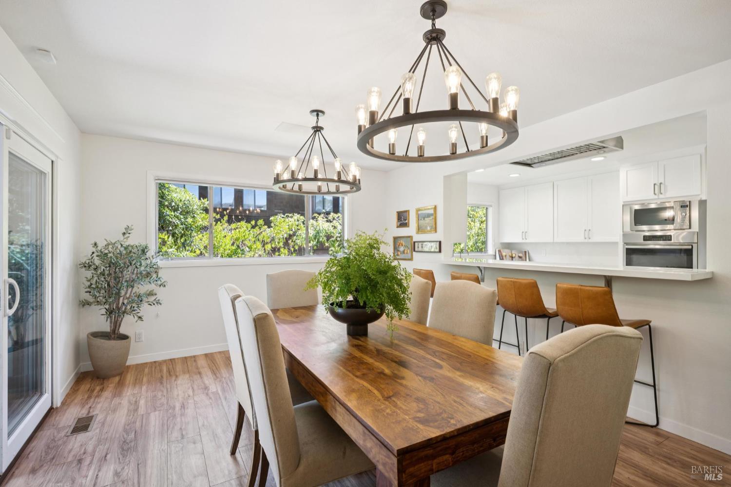 Detail Gallery Image 10 of 47 For 31 Knoll Ln, Mill Valley,  CA 94941 - – Beds | – Baths