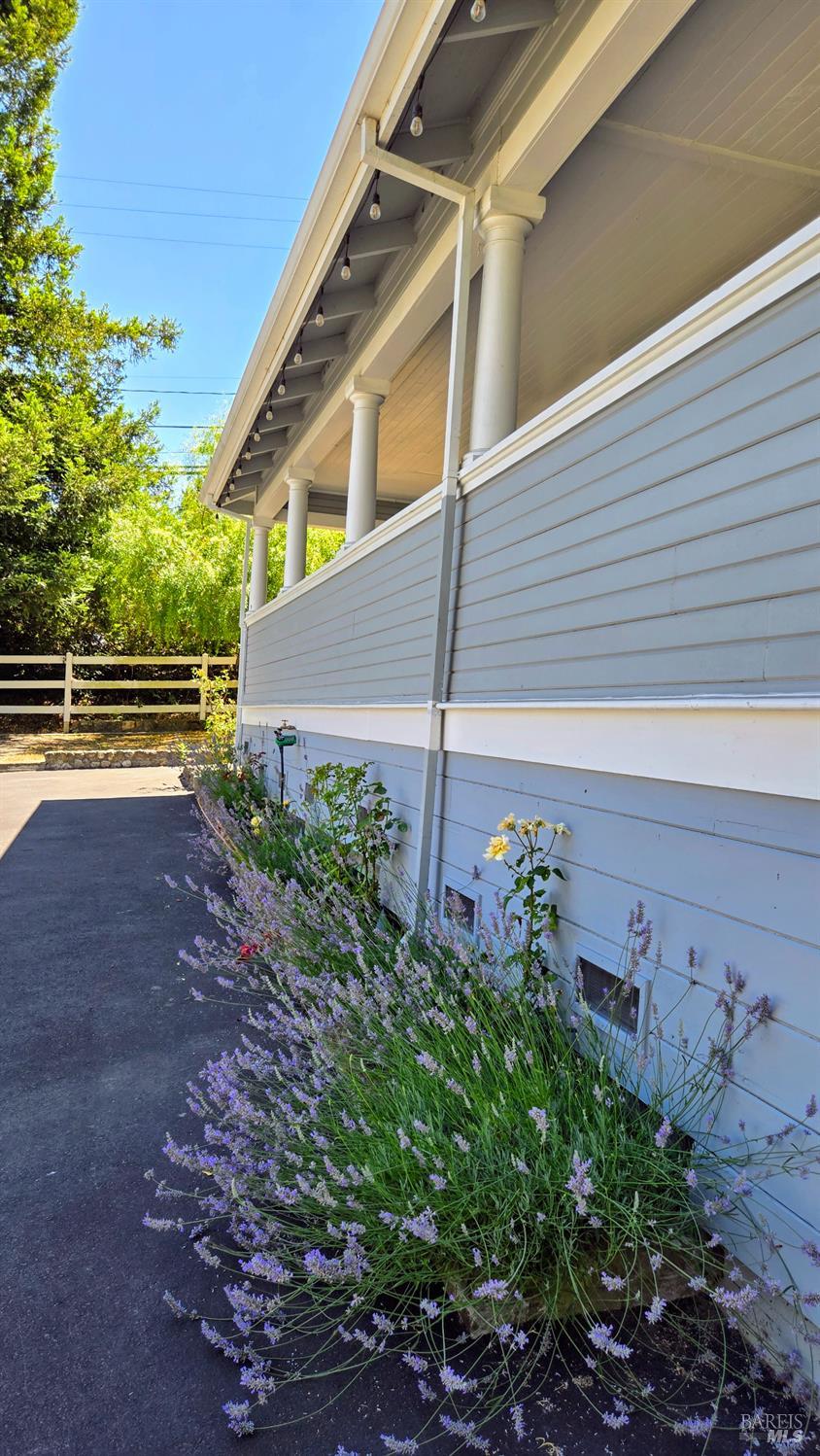 Detail Gallery Image 3 of 46 For 125 Adobe Rd, Penngrove,  CA 94951 - 4 Beds | 3/1 Baths