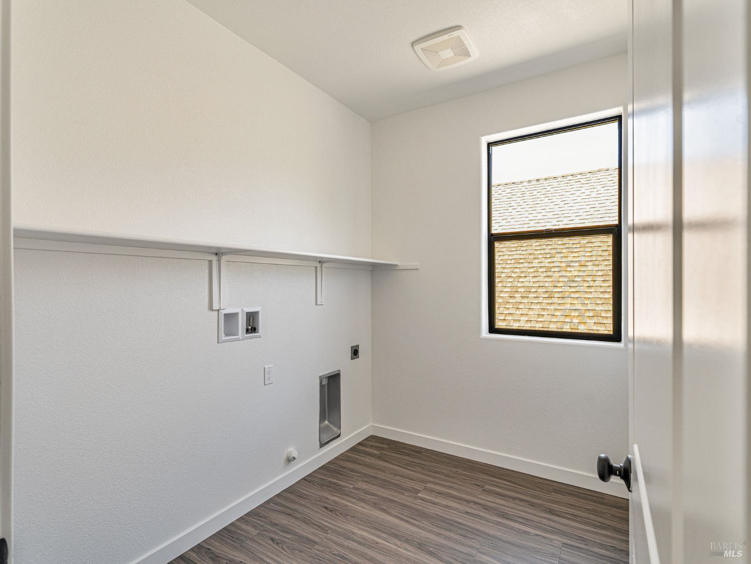 Detail Gallery Image 9 of 11 For 9029 Camino Colegio Rd, Rohnert Park,  CA 94928 - 4 Beds | 3 Baths