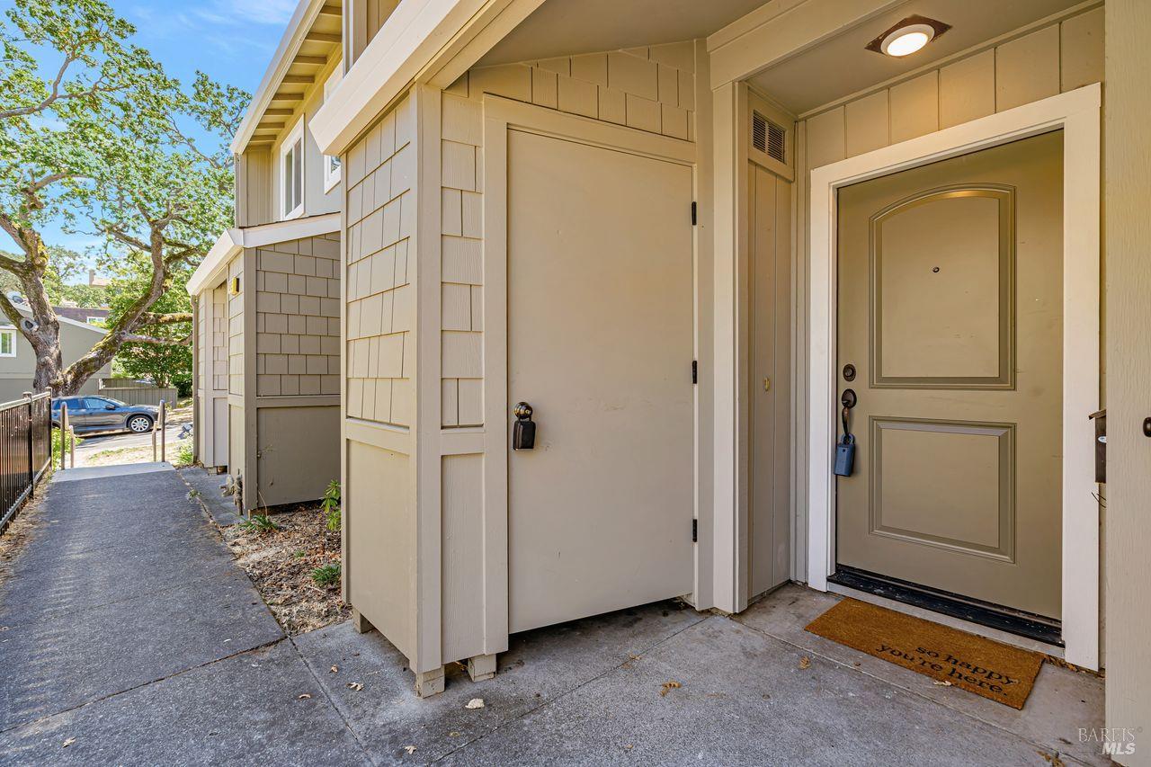 Detail Gallery Image 2 of 36 For 1267 Valley Oak Ct #F,  Novato,  CA 94947 - 3 Beds | 1/1 Baths