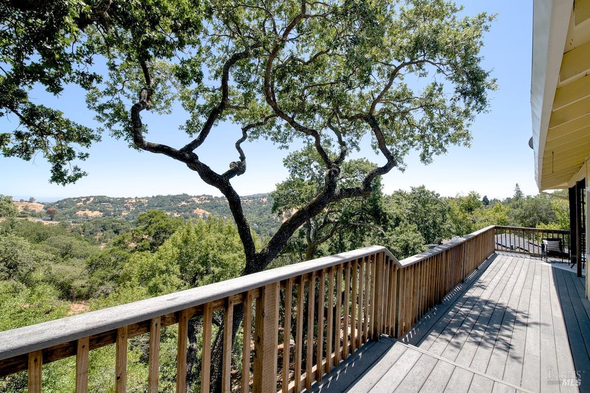 Detail Gallery Image 21 of 54 For 76 Oak Springs Dr, San Anselmo,  CA 94960 - 5 Beds | 3/1 Baths