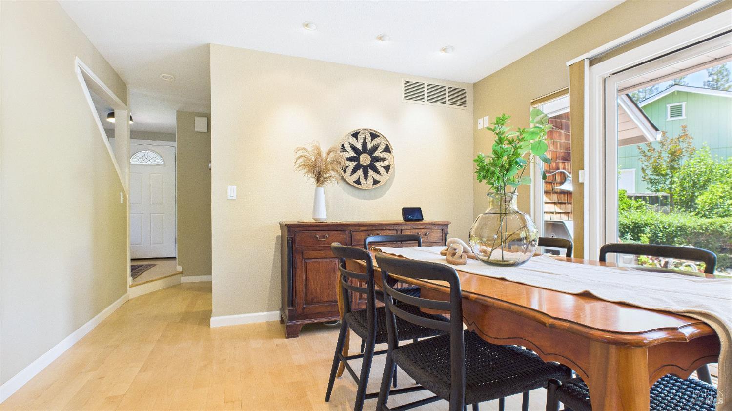 Detail Gallery Image 18 of 63 For 5212 Beaumont Way, Santa Rosa,  CA 95409 - 3 Beds | 2/1 Baths