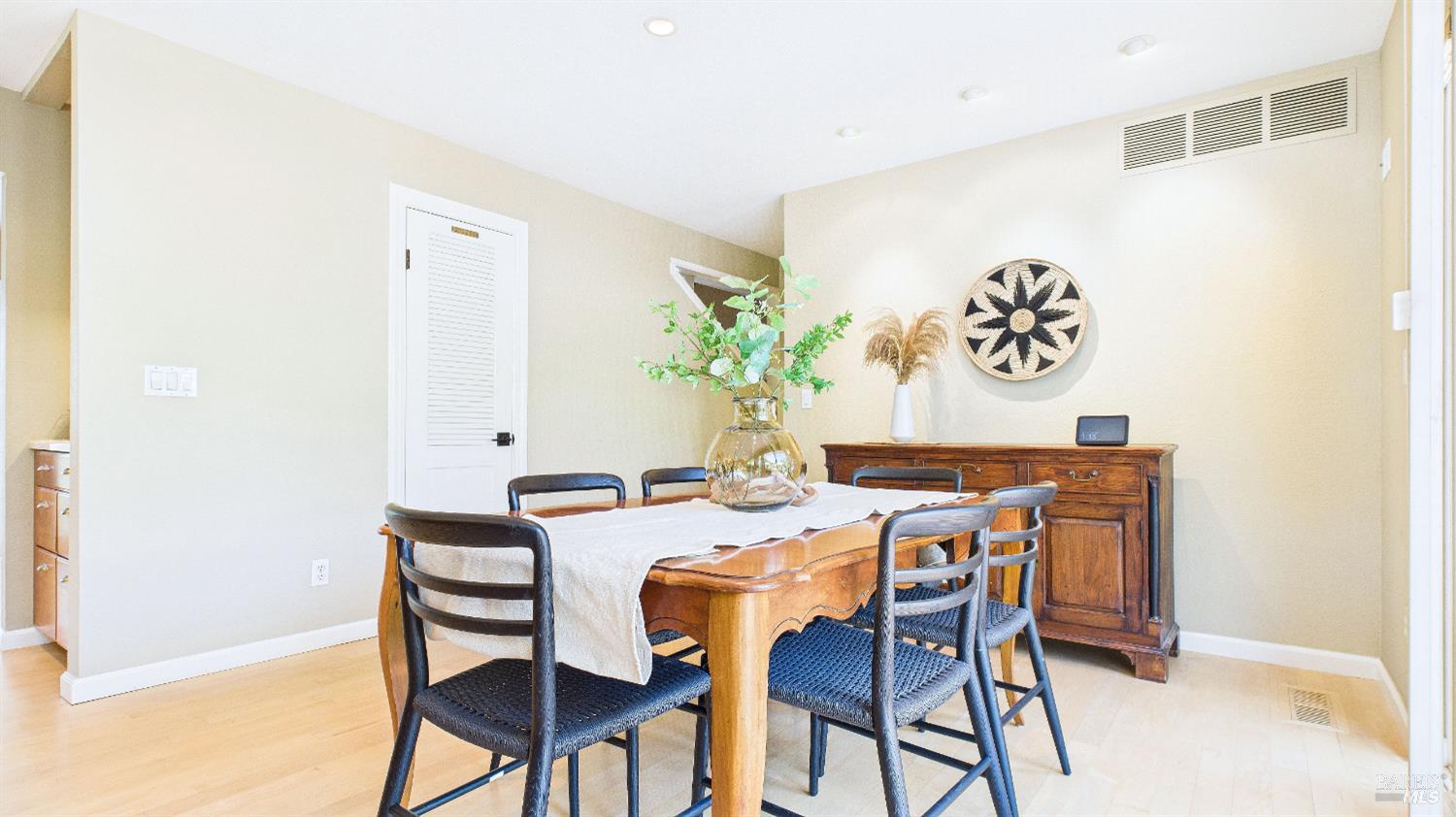 Detail Gallery Image 19 of 63 For 5212 Beaumont Way, Santa Rosa,  CA 95409 - 3 Beds | 2/1 Baths