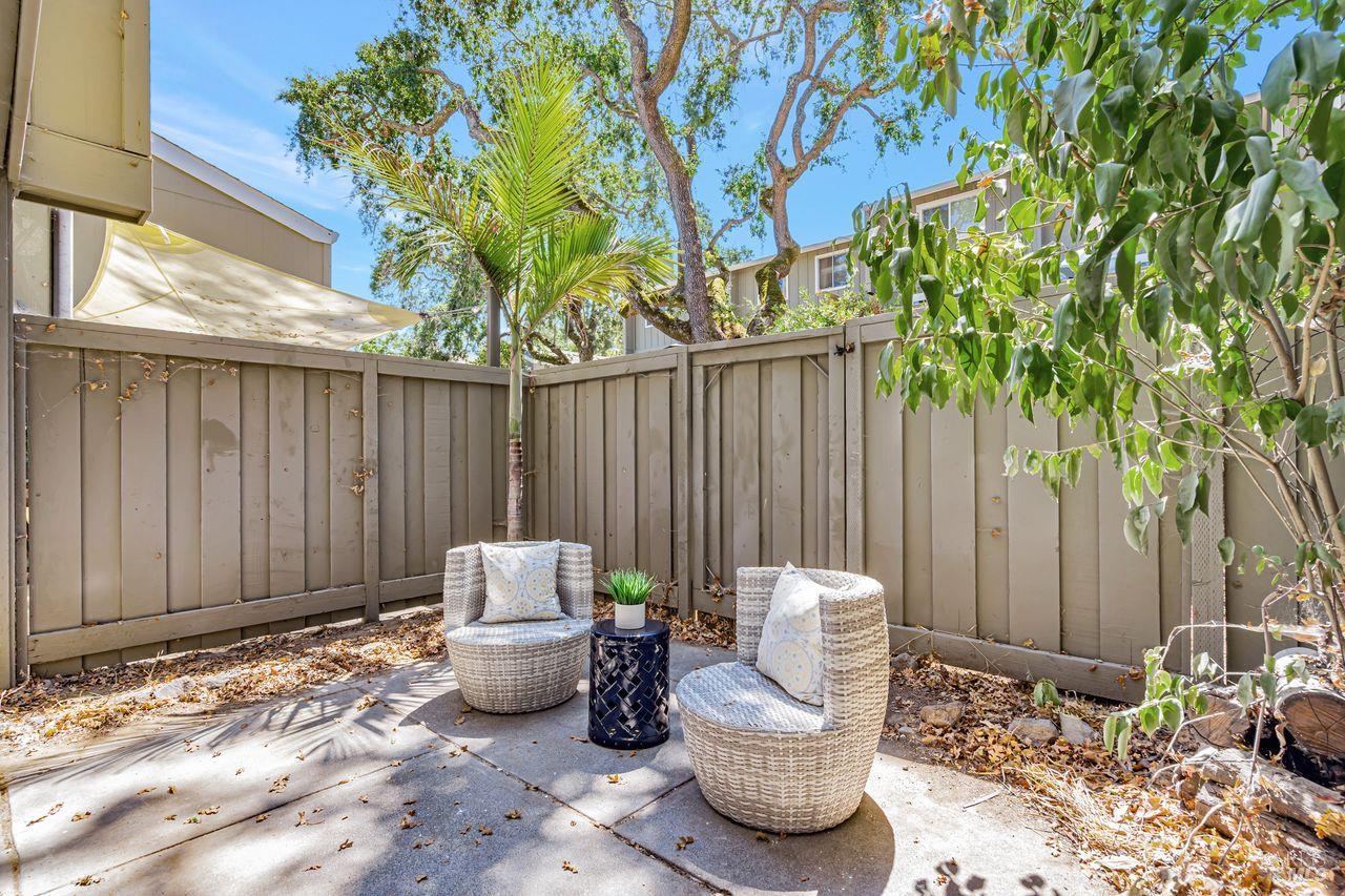 Detail Gallery Image 33 of 36 For 1267 Valley Oak Ct #F,  Novato,  CA 94947 - 3 Beds | 1/1 Baths