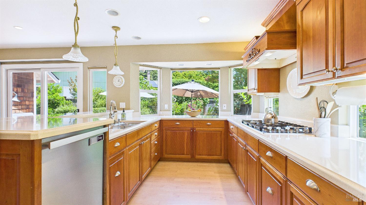 Detail Gallery Image 10 of 63 For 5212 Beaumont Way, Santa Rosa,  CA 95409 - 3 Beds | 2/1 Baths