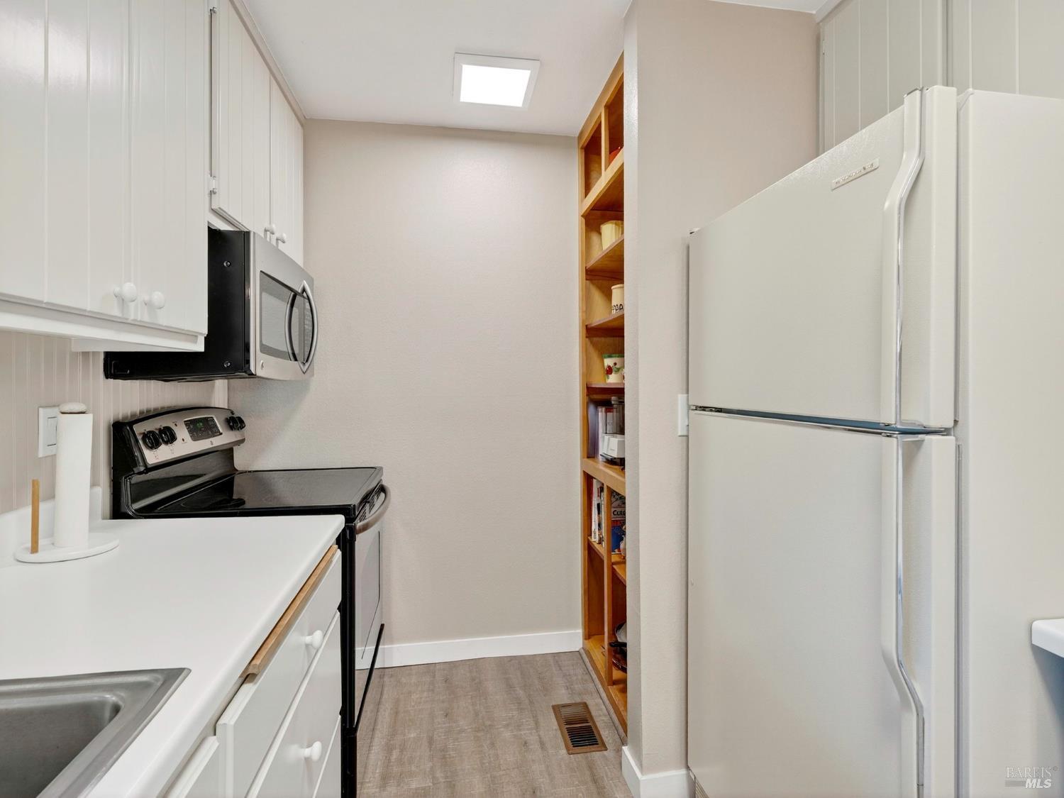 Detail Gallery Image 14 of 47 For 9918 Old Orchard Ln, Upper Lake,  CA 95485 - 2 Beds | 1 Baths