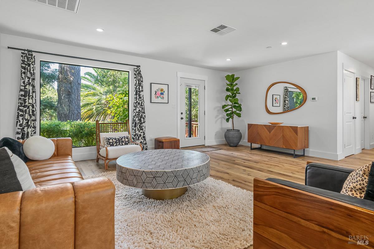 Detail Gallery Image 5 of 40 For 1182 Simmons Ln, Novato,  CA 94945 - 3 Beds | 3 Baths