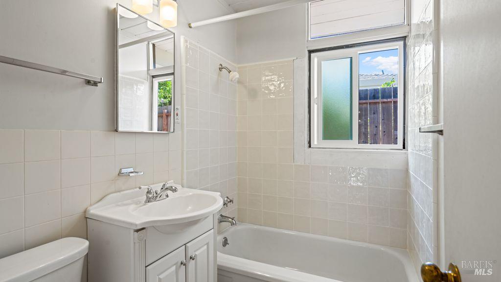 Detail Gallery Image 16 of 24 For 734 Del Ganado Rd, San Rafael,  CA 94903 - 3 Beds | 2 Baths