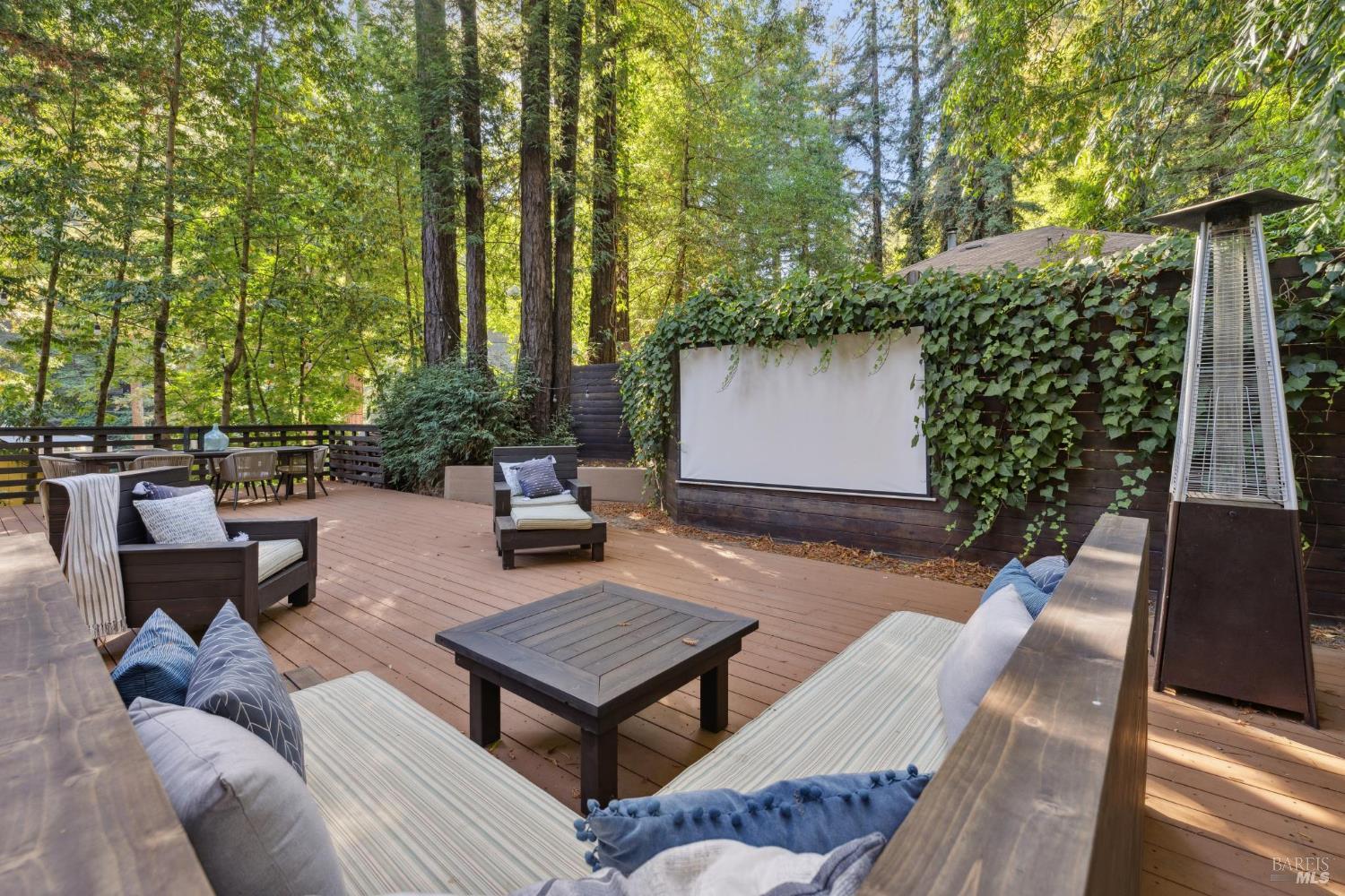 Detail Gallery Image 10 of 78 For 14685 Willow Rd, Rio Nido,  CA 95446 - 3 Beds | 3 Baths