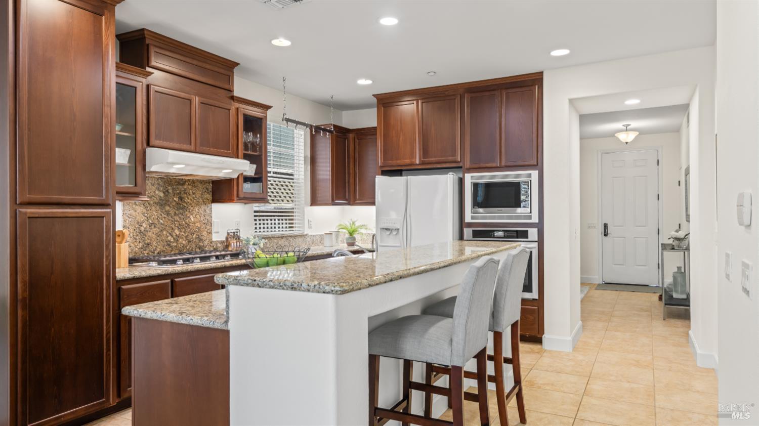 Detail Gallery Image 8 of 53 For 1807 Sage Way, Petaluma,  CA 94954 - 3 Beds | 2/1 Baths