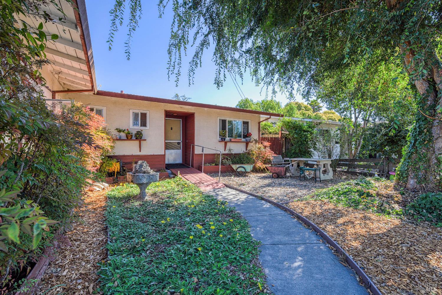 Detail Gallery Image 9 of 48 For 55 Burlington Dr, Petaluma,  CA 94952 - 3 Beds | 2 Baths