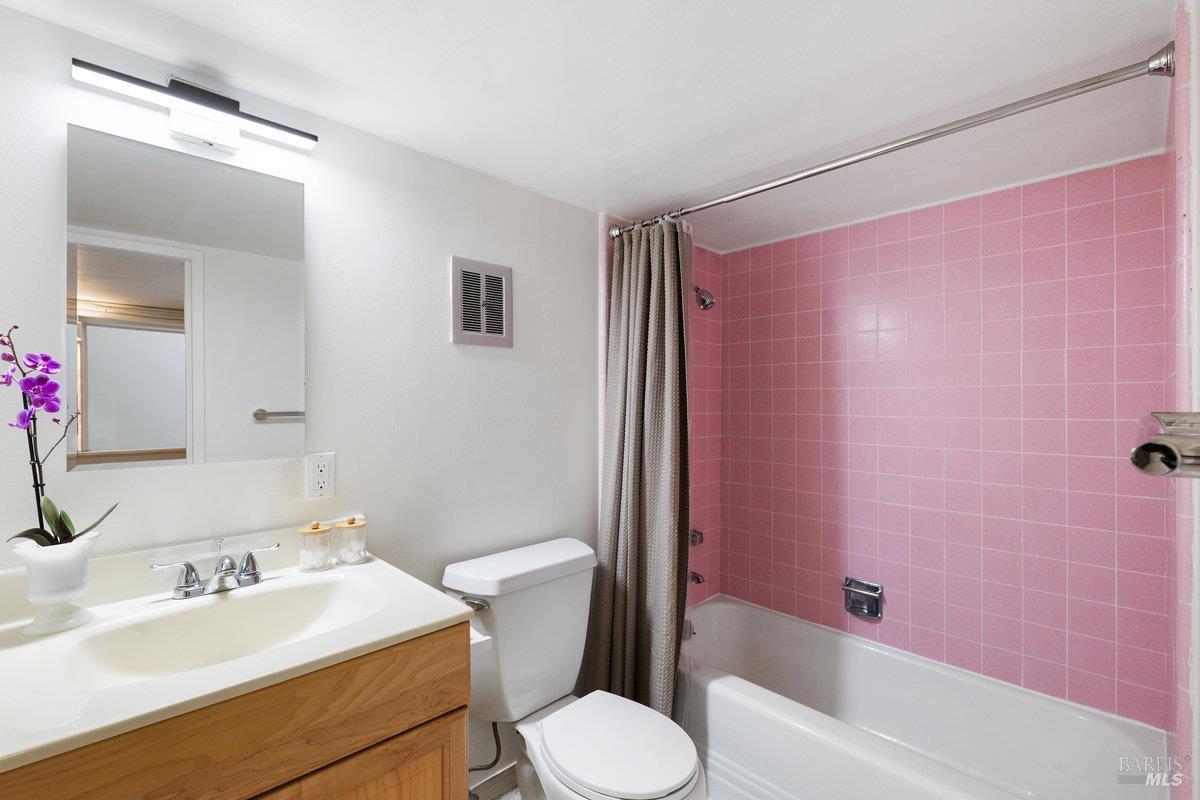 Detail Gallery Image 35 of 47 For 122 Circle Ave, Mill Valley,  CA 94941 - 2 Beds | 2 Baths