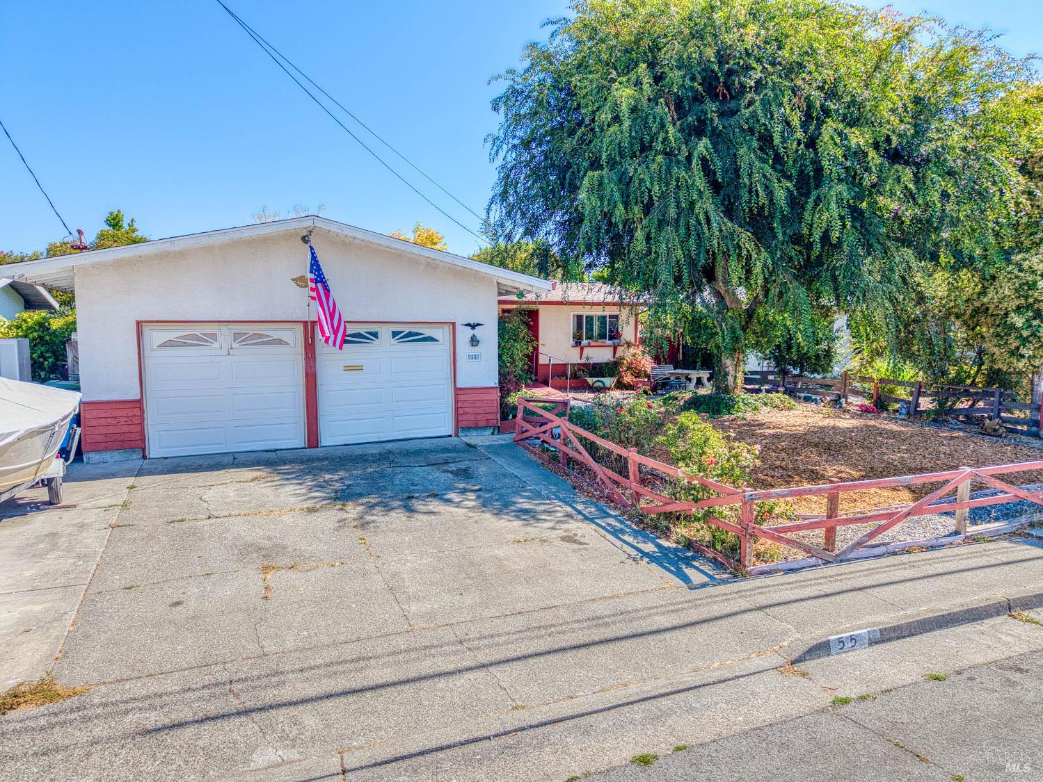 Detail Gallery Image 6 of 48 For 55 Burlington Dr, Petaluma,  CA 94952 - 3 Beds | 2 Baths