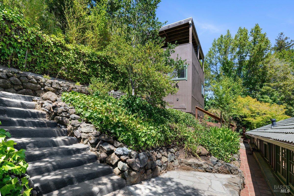 Detail Gallery Image 45 of 47 For 122 Circle Ave, Mill Valley,  CA 94941 - 2 Beds | 2 Baths