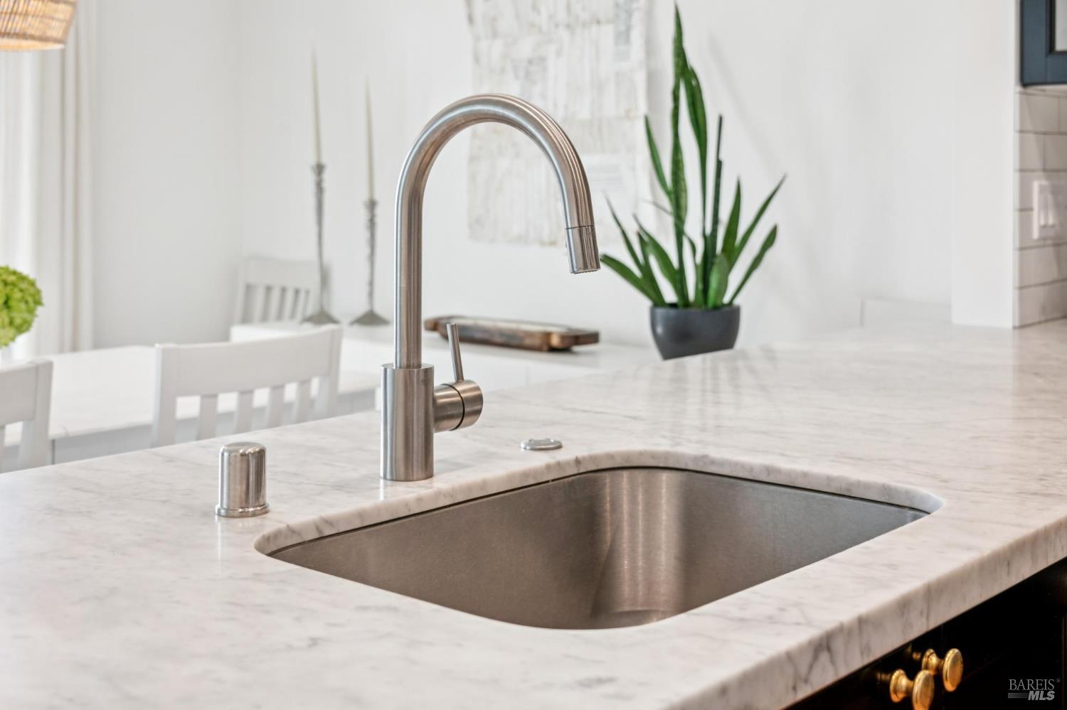 Detail Gallery Image 11 of 21 For 7 Emerson Dr, Mill Valley,  CA 94941 - 2 Beds | 1/1 Baths