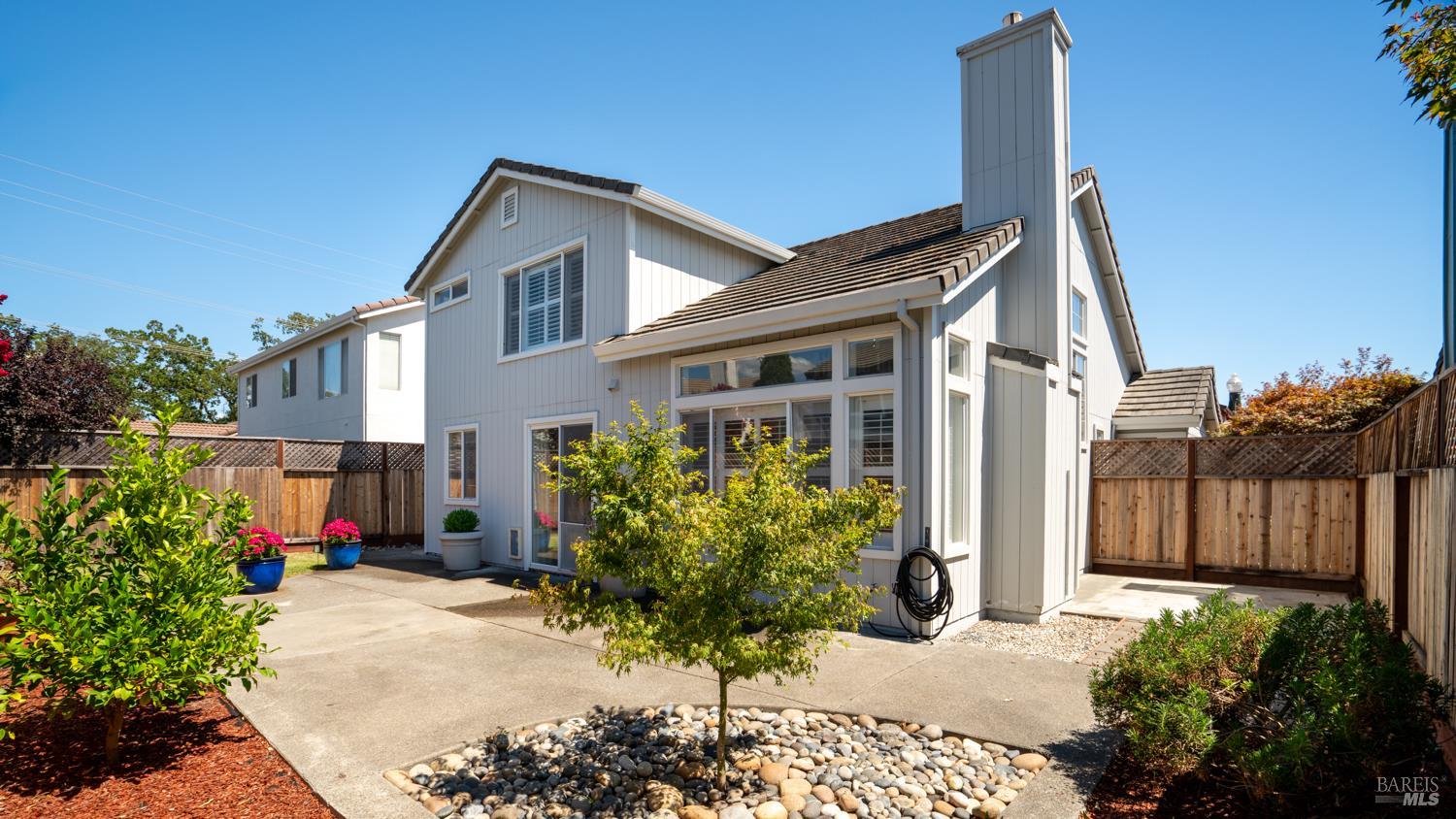 Detail Gallery Image 10 of 47 For 7351 15th Hole Dr, Windsor,  CA 95492 - 3 Beds | 2/1 Baths