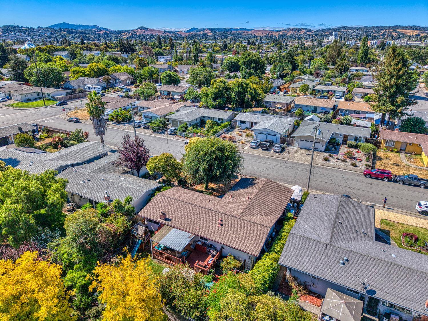 Detail Gallery Image 44 of 48 For 55 Burlington Dr, Petaluma,  CA 94952 - 3 Beds | 2 Baths