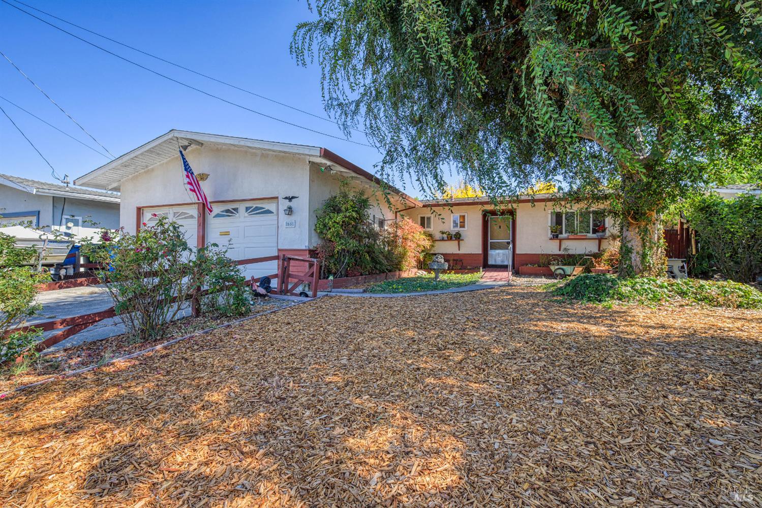 Detail Gallery Image 2 of 48 For 55 Burlington Dr, Petaluma,  CA 94952 - 3 Beds | 2 Baths