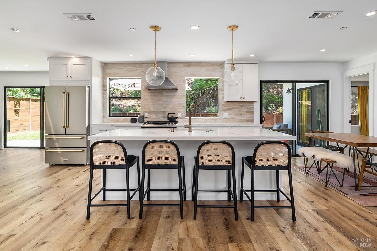 Detail Gallery Image 8 of 40 For 1182 Simmons Ln, Novato,  CA 94945 - 3 Beds | 3 Baths