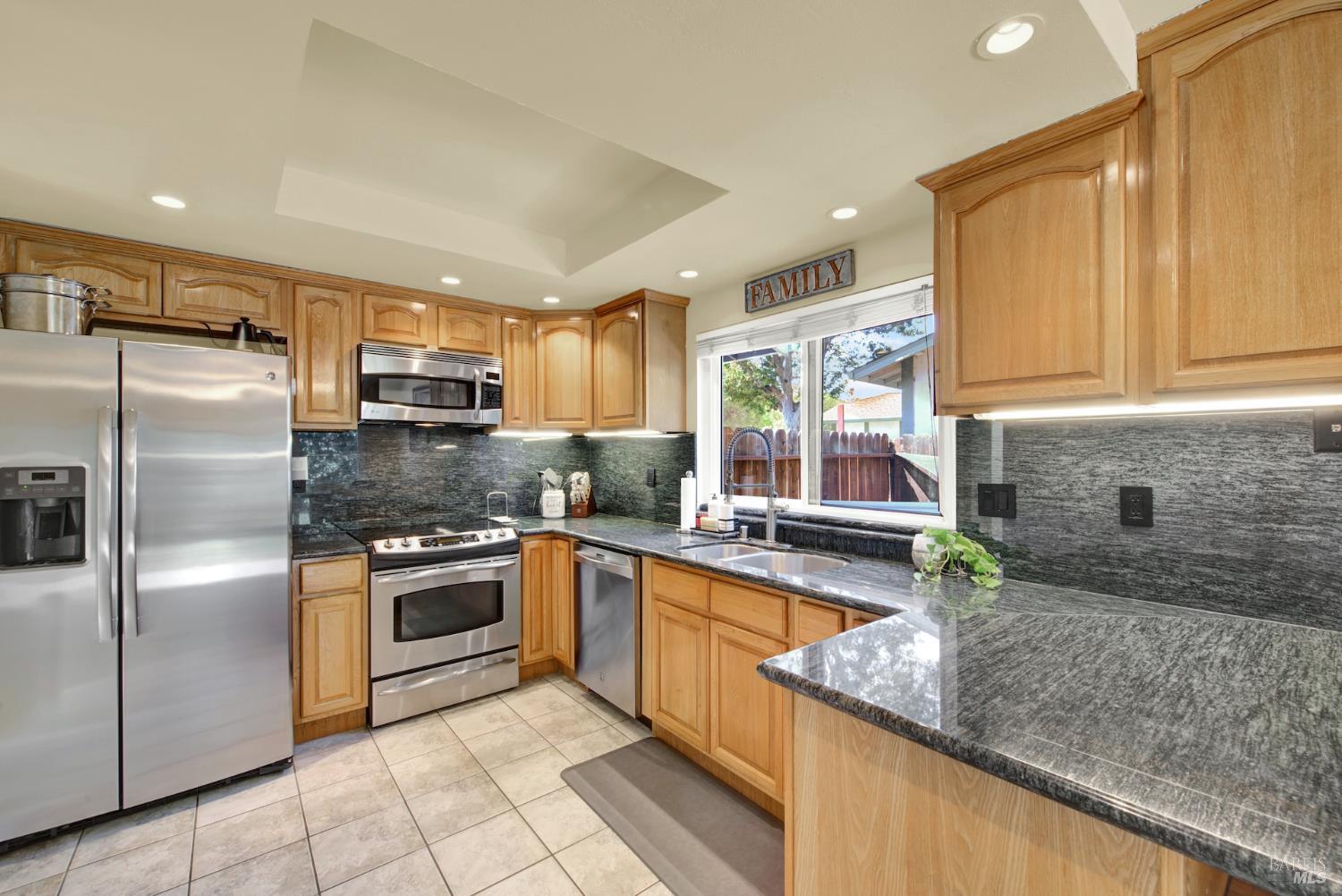 Detail Gallery Image 25 of 73 For 680 Silver Lake Dr, Fairfield,  CA 94534 - 3 Beds | 2 Baths