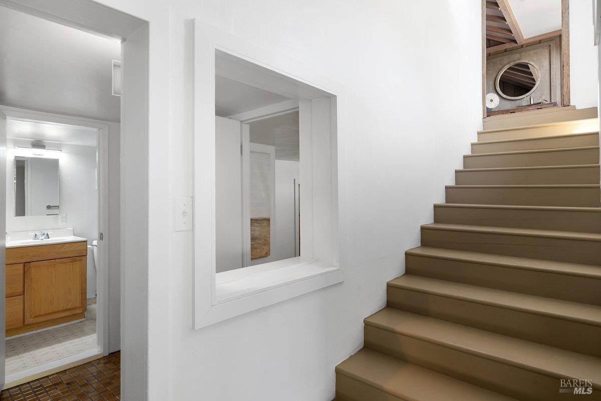 Detail Gallery Image 31 of 47 For 122 Circle Ave, Mill Valley,  CA 94941 - 2 Beds | 2 Baths