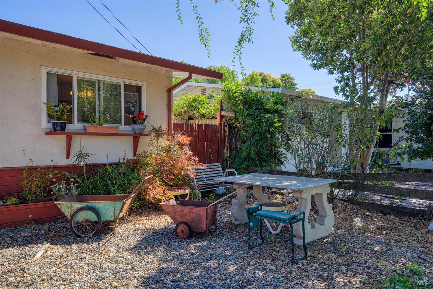Detail Gallery Image 8 of 48 For 55 Burlington Dr, Petaluma,  CA 94952 - 3 Beds | 2 Baths