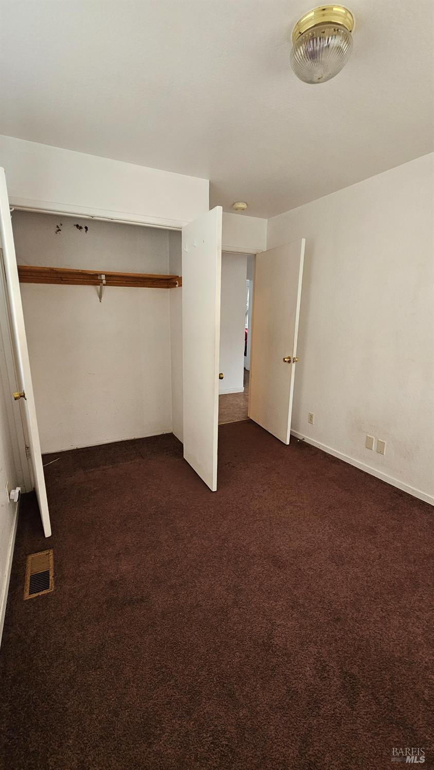 Detail Gallery Image 7 of 9 For 960 62nd St, Oakland,  CA 94608 - 4 Beds | 3 Baths
