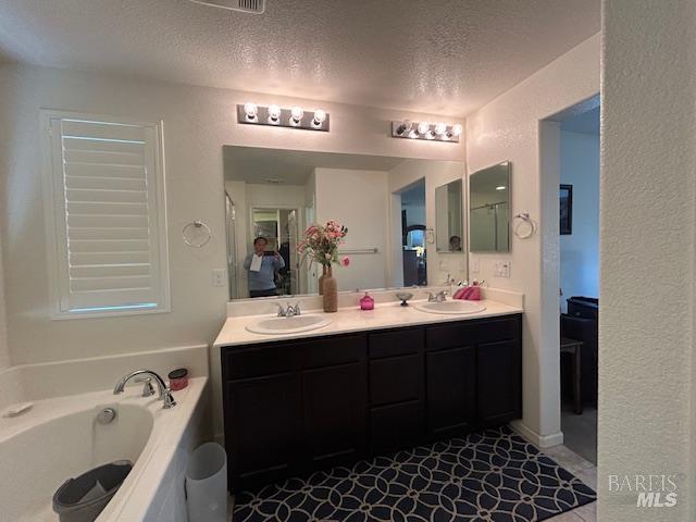 Detail Gallery Image 26 of 36 For 5299 Elmquest Ct, Fairfield,  CA 94533 - 5 Beds | 3 Baths
