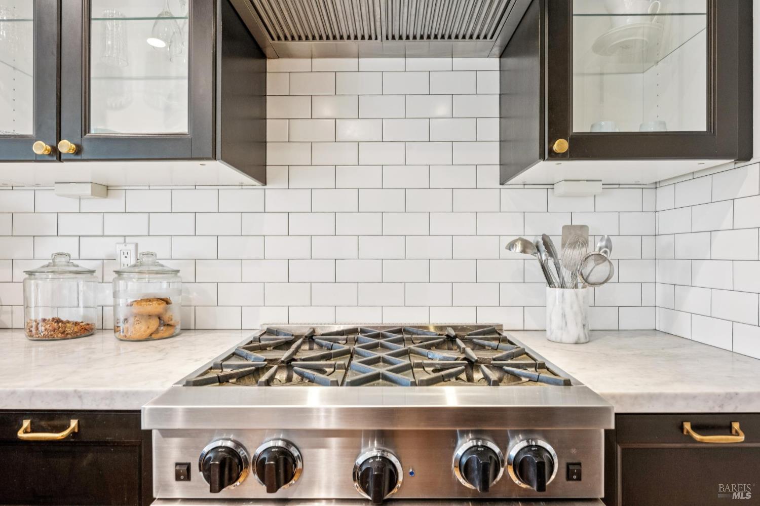 Detail Gallery Image 7 of 21 For 7 Emerson Dr, Mill Valley,  CA 94941 - 2 Beds | 1/1 Baths