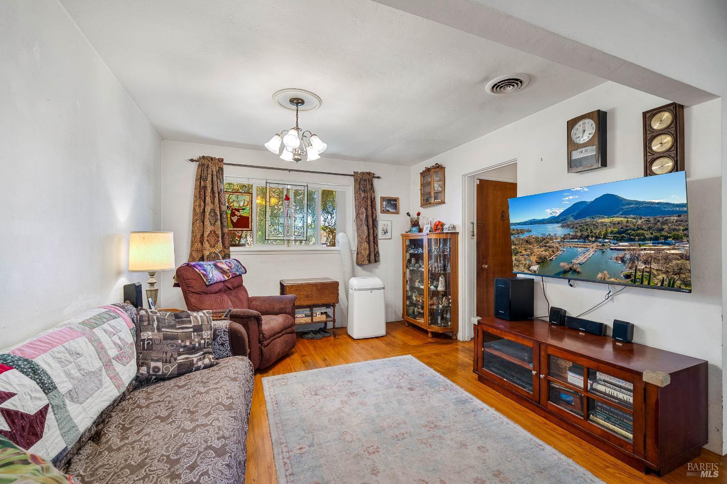Detail Gallery Image 13 of 48 For 55 Burlington Dr, Petaluma,  CA 94952 - 3 Beds | 2 Baths