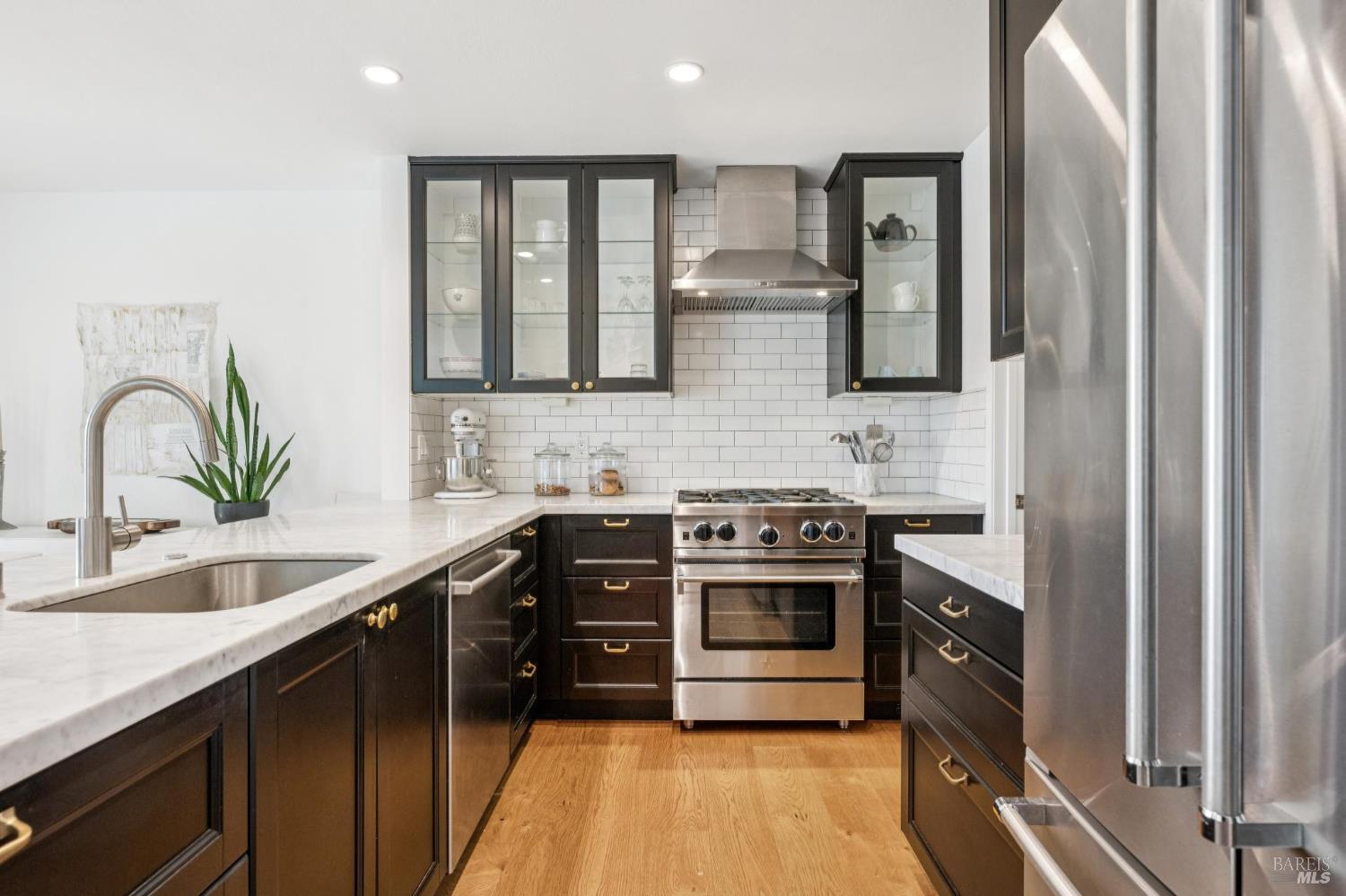 Detail Gallery Image 6 of 21 For 7 Emerson Dr, Mill Valley,  CA 94941 - 2 Beds | 1/1 Baths