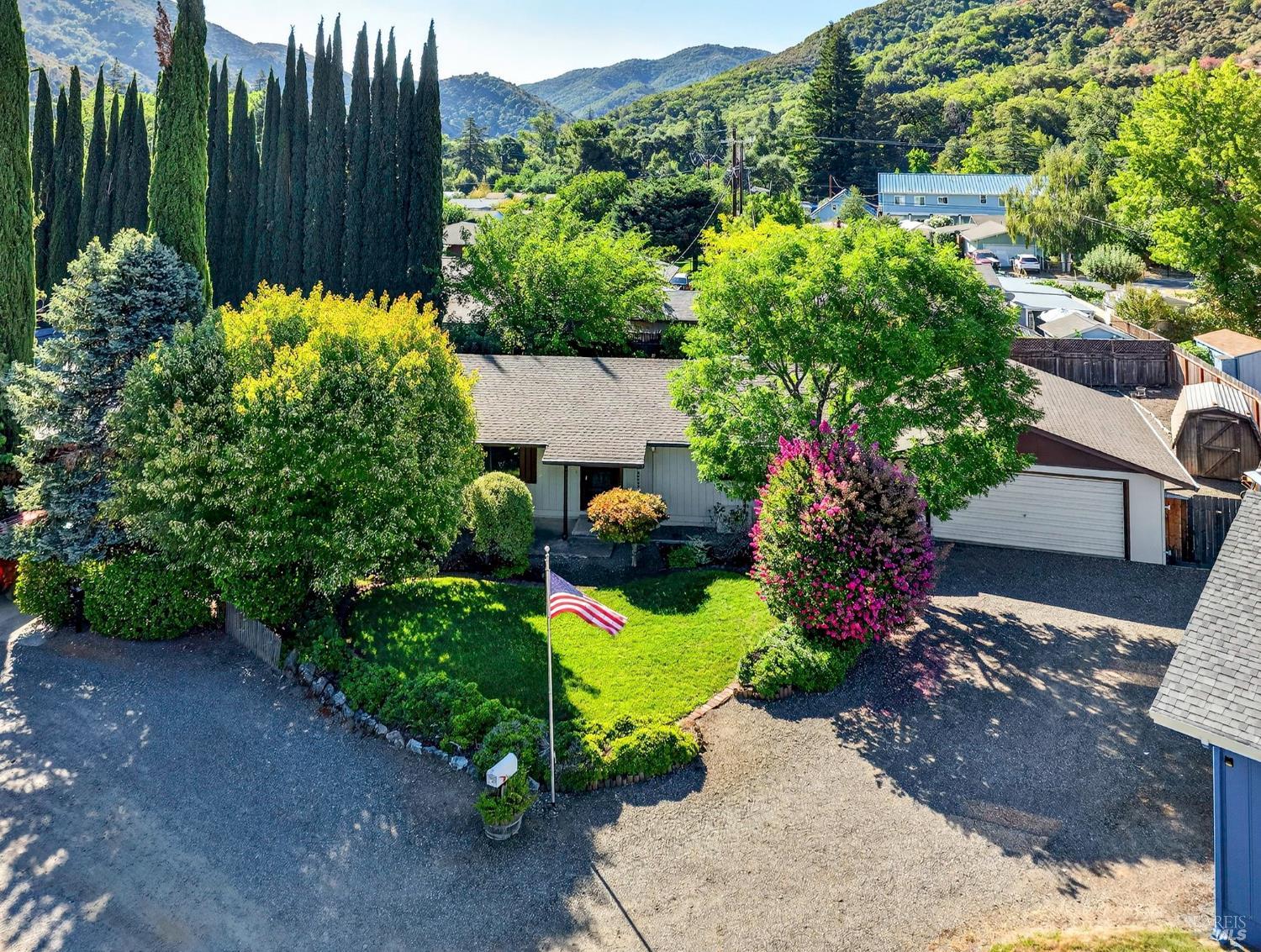 Detail Gallery Image 2 of 47 For 9918 Old Orchard Ln, Upper Lake,  CA 95485 - 2 Beds | 1 Baths