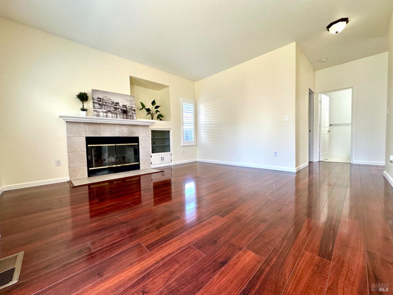 Detail Gallery Image 20 of 68 For 622 Stonehenge Ct, Fairfield,  CA 94534 - 5 Beds | 3 Baths