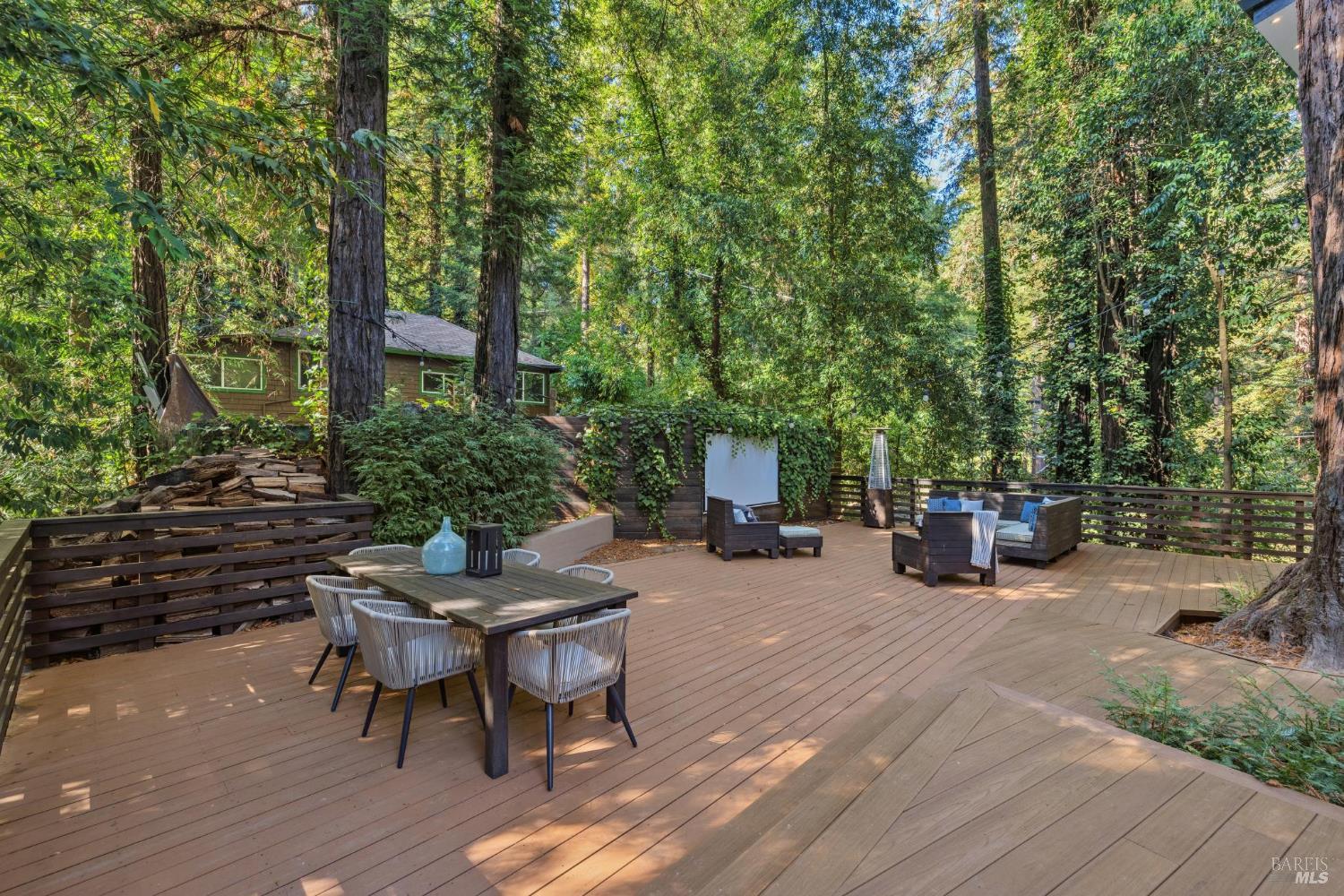 Detail Gallery Image 17 of 78 For 14685 Willow Rd, Rio Nido,  CA 95446 - 3 Beds | 3 Baths