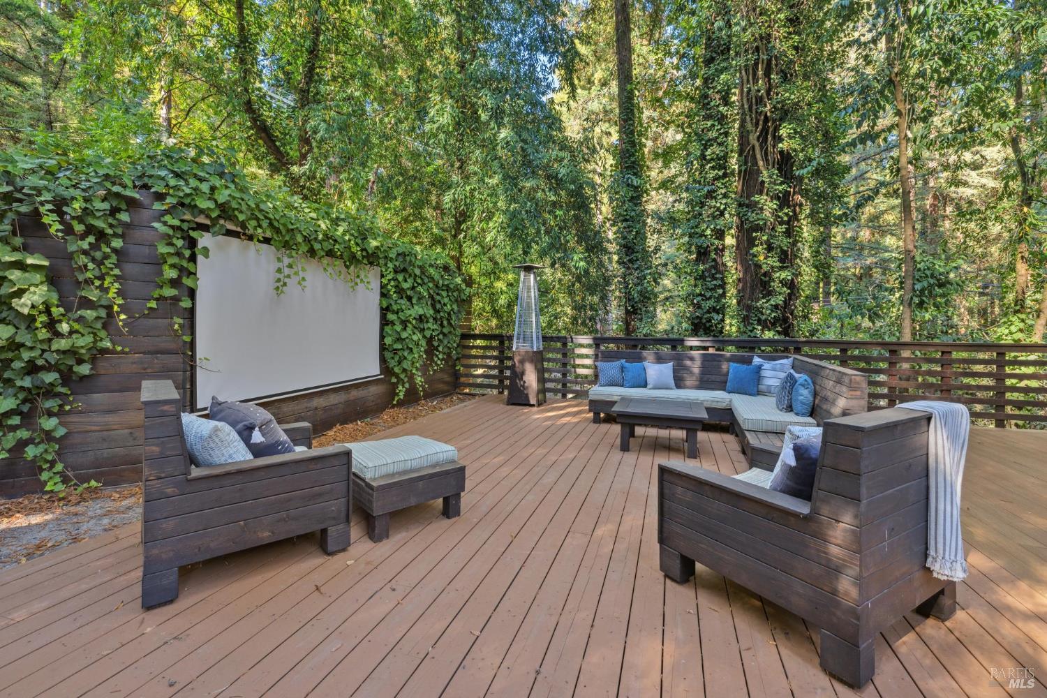 Detail Gallery Image 12 of 78 For 14685 Willow Rd, Rio Nido,  CA 95446 - 3 Beds | 3 Baths